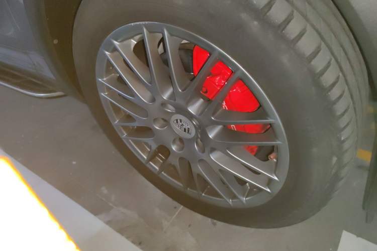 Used Porsche Cayenne 2011 Cayenne 3.0T Right Front Wheel Hub