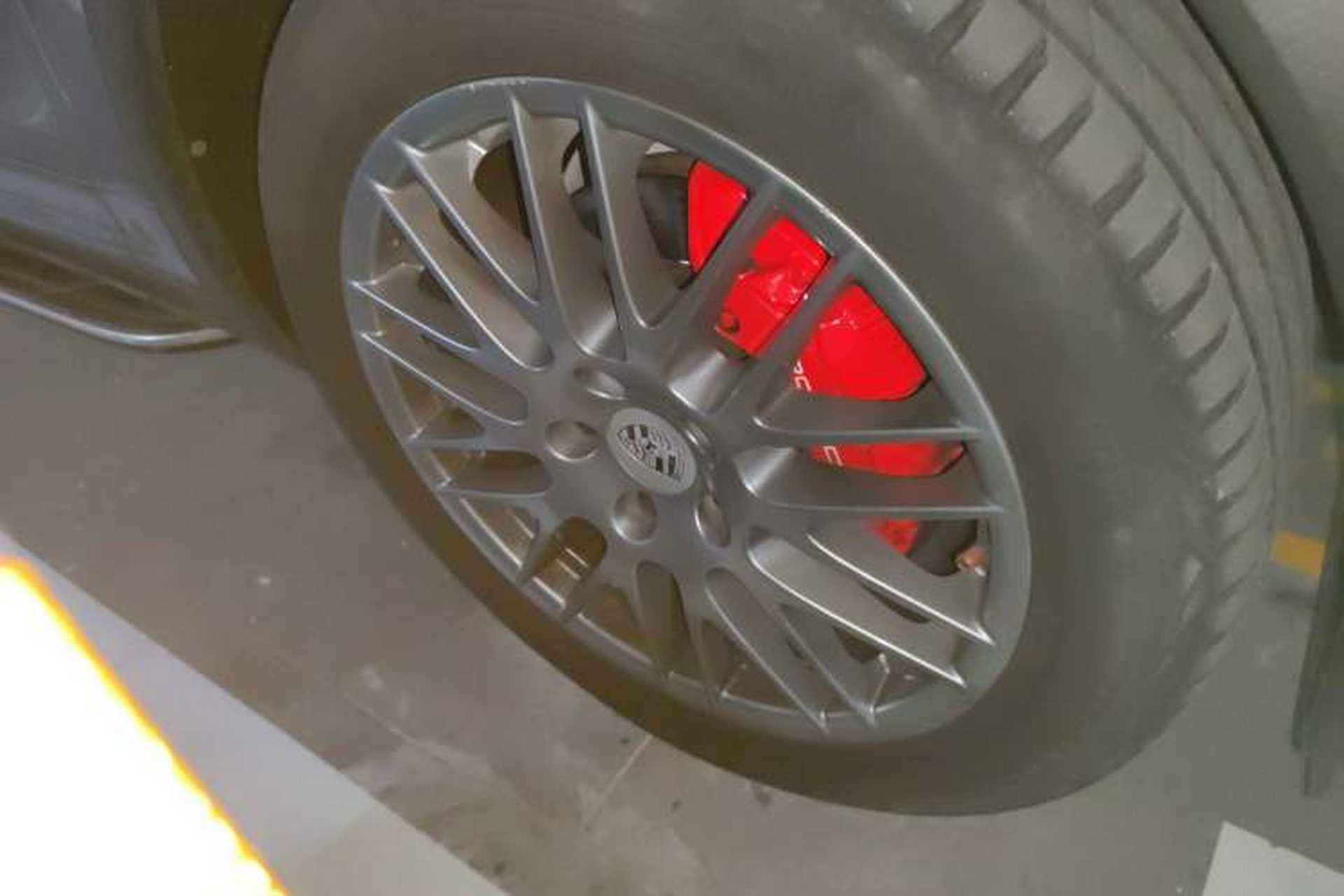 Used Porsche Cayenne 2011 Cayenne 3.0T Right Front Wheel Hub