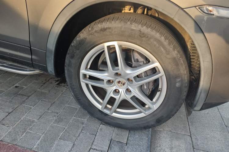 Used Porsche Cayenne 2011 Cayenne 3.0T Right Front Wheel Hub