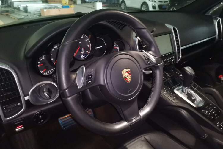 Used Porsche Cayenne 2011 Cayenne 3.0T Steering Wheel