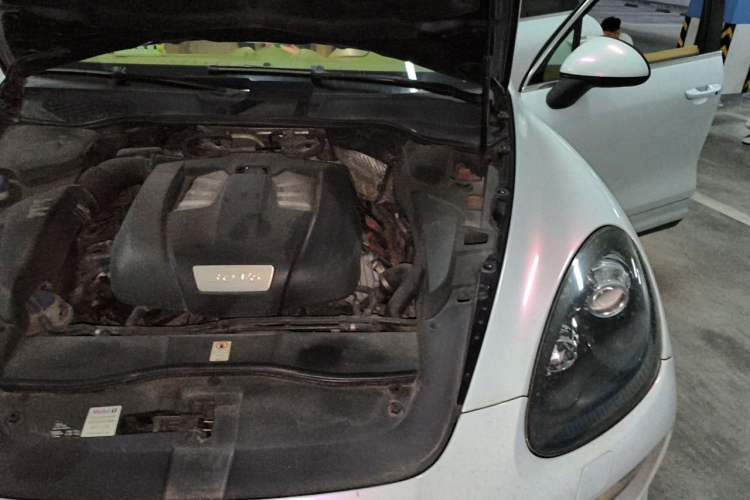 Used Porsche Cayenne 2011 Cayenne 3.0T Engine Bay Left