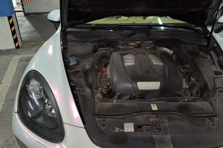 Used Porsche Cayenne 2011 Cayenne 3.0T Engine Bay Right