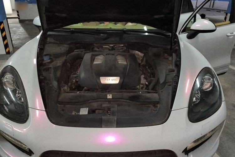 Used Porsche Cayenne 2011 Cayenne 3.0T Engine Bay