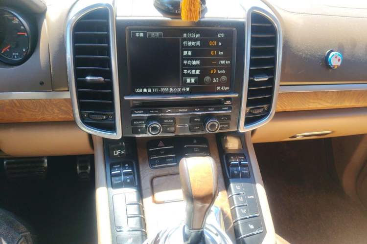 Used Porsche Cayenne 2011 Cayenne 3.0T Audio And AC Panel