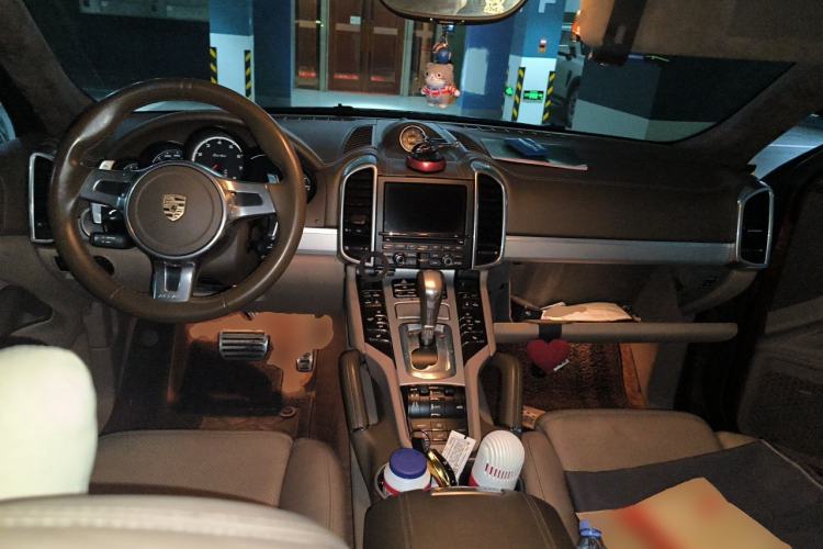 Used Porsche Cayenne 2011 Cayenne Turbo 4.8T Center Console