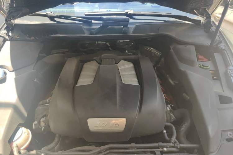 Used Porsche Cayenne 2011 Cayenne 3.0T Engine Bay
