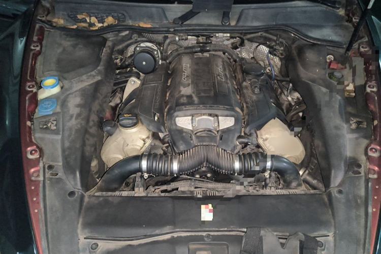Used Porsche Cayenne 2011 Cayenne Turbo 4.8T Engine Bay