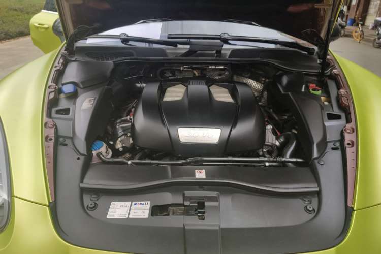Used Porsche Cayenne 2011 Cayenne 3.0T Engine Bay