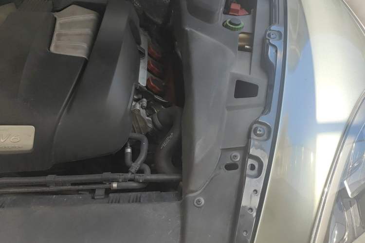 Used Porsche Cayenne 2011 Cayenne 3.0T Engine Bay Left