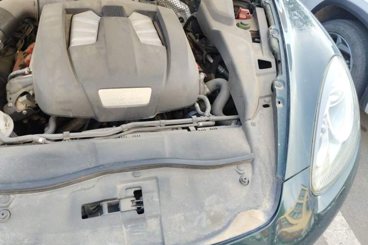 Used Porsche Cayenne 2011 Cayenne 3.0T Engine Bay Left