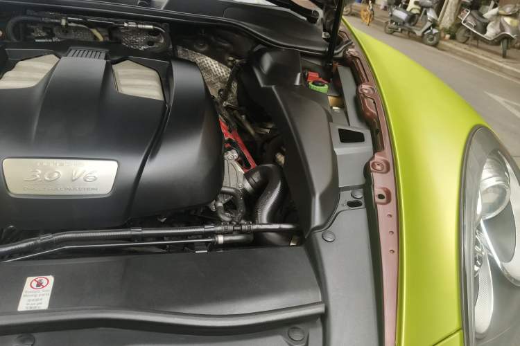 Used Porsche Cayenne 2011 Cayenne 3.0T Engine Bay Left