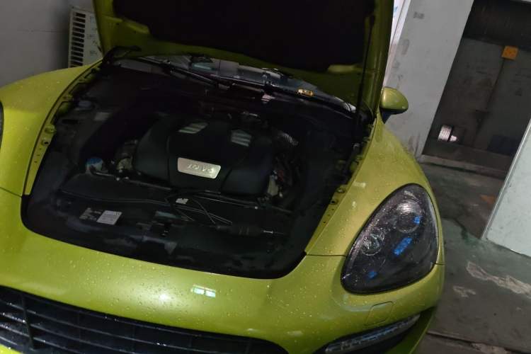 Used Porsche Cayenne 2011 Cayenne 3.0T Engine Bay Left