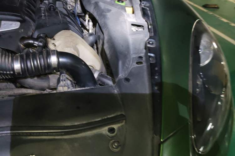 Used Porsche Cayenne 2011 Cayenne Turbo 4.8T Engine Bay Left