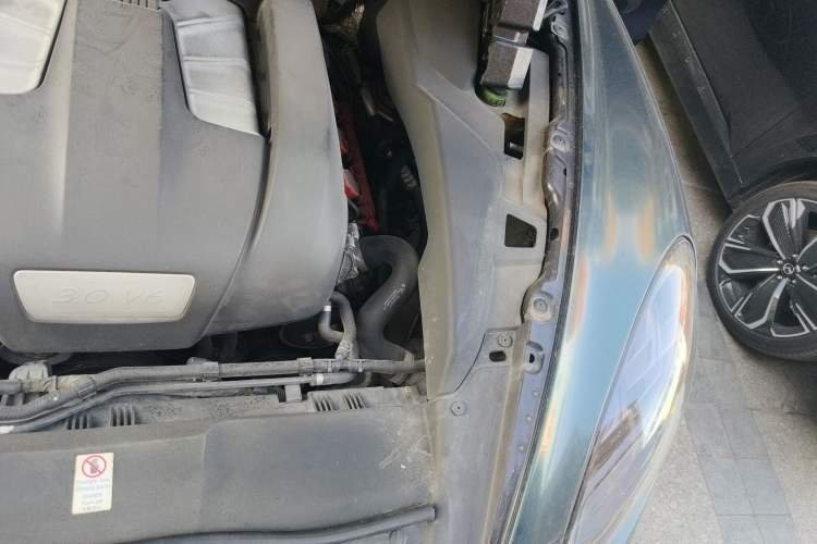 Used Porsche Cayenne 2011 Cayenne 3.0T Engine Bay Left