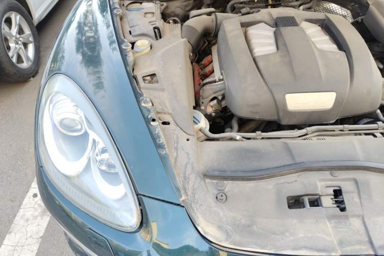 Used Porsche Cayenne 2011 Cayenne 3.0T Engine Bay Right
