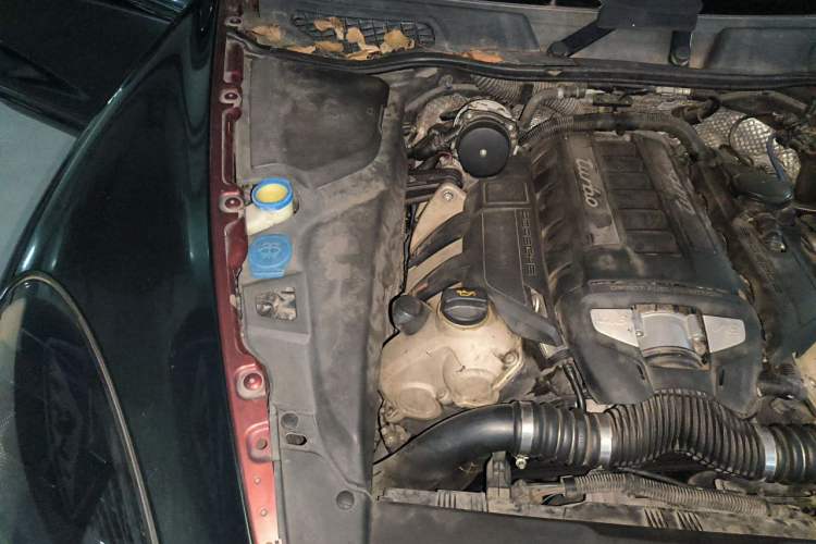 Used Porsche Cayenne 2011 Cayenne Turbo 4.8T Engine Bay Right