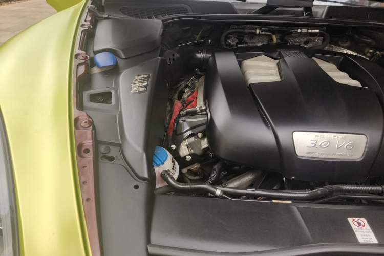 Used Porsche Cayenne 2011 Cayenne 3.0T Engine Bay Right