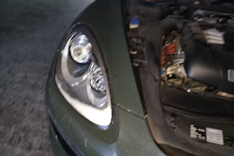 Used Porsche Cayenne 2011 Cayenne 3.0T Engine Bay Right