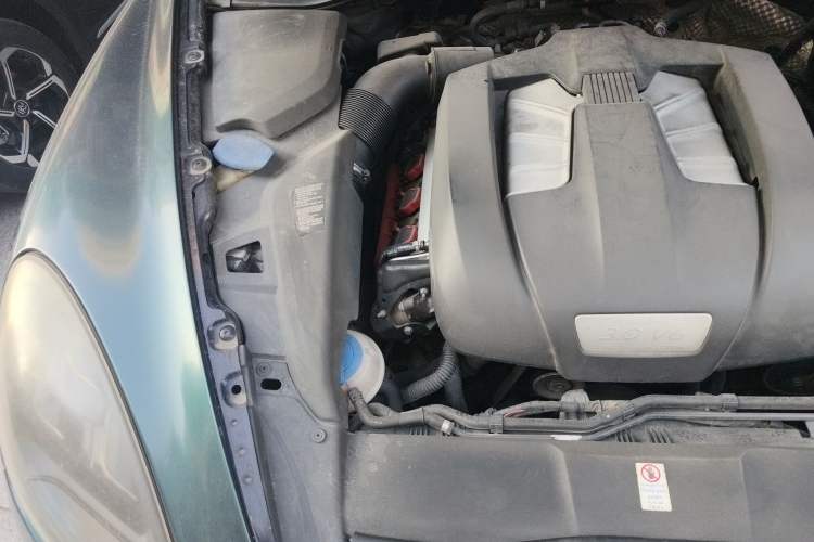 Used Porsche Cayenne 2011 Cayenne 3.0T Engine Bay Right