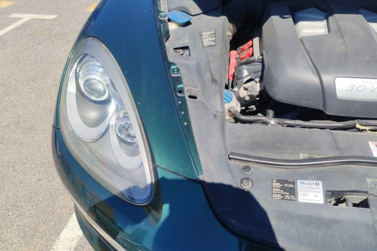 Used Porsche Cayenne 2011 Cayenne 3.0T Engine Bay Right
