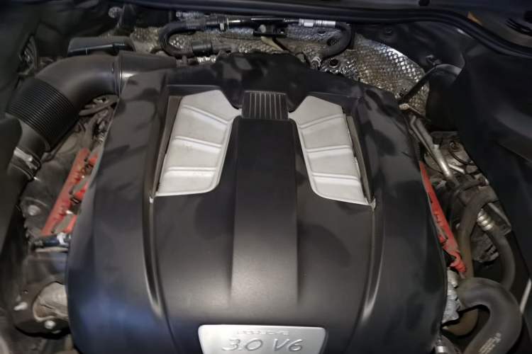 Used Porsche Cayenne 2011 Cayenne 3.0T Engine Bay