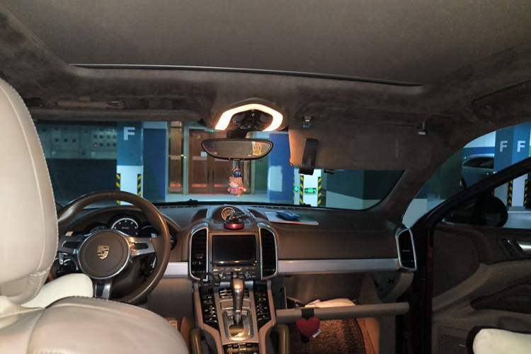 Used Porsche Cayenne 2011 Cayenne Turbo 4.8T Headliner