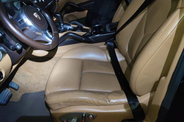 Used Porsche Cayenne 2011 Cayenne Turbo 4.8T Left Front Seat