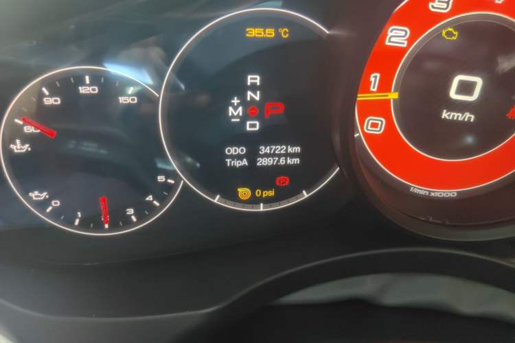 Used Porsche Cayenne 2011 Cayenne 3.0T Odometer Close Up