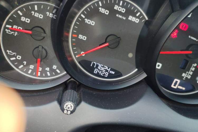Used Porsche Cayenne 2011 Cayenne 3.0T Odometer Close Up