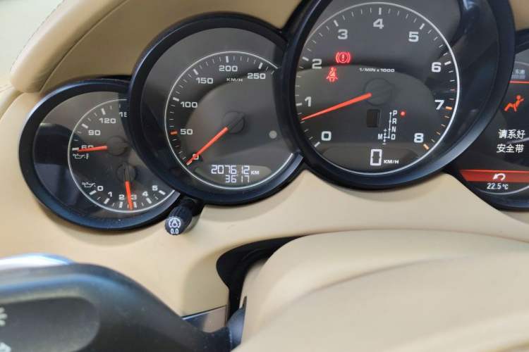 Used Porsche Cayenne 2011 Cayenne 3.0T Odometer Close Up