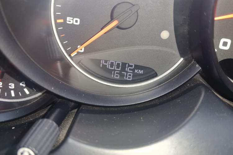 Used Porsche Cayenne 2011 Cayenne 3.0T Odometer Close Up