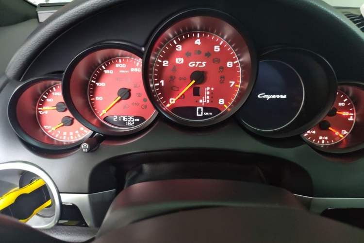 Used Porsche Cayenne 2011 Cayenne 3.0T Odometer Close Up