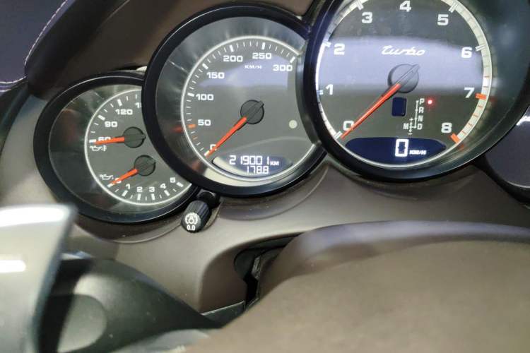 Used Porsche Cayenne 2011 Cayenne Turbo 4.8T Odometer Close Up