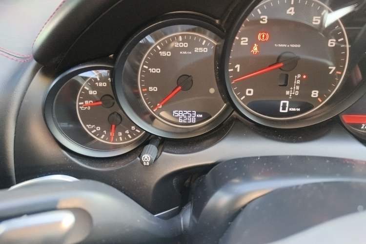 Used Porsche Cayenne 2011 Cayenne 3.0T Odometer Close Up
