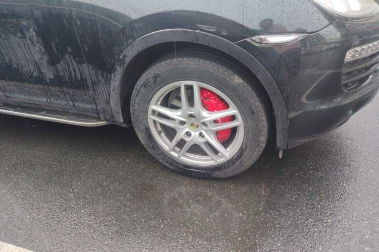 Used Porsche Cayenne 2011 Cayenne 3.0T Right Front Wheel Hub