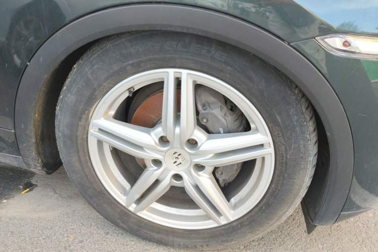 Used Porsche Cayenne 2011 Cayenne 3.0T Right Front Wheel Hub