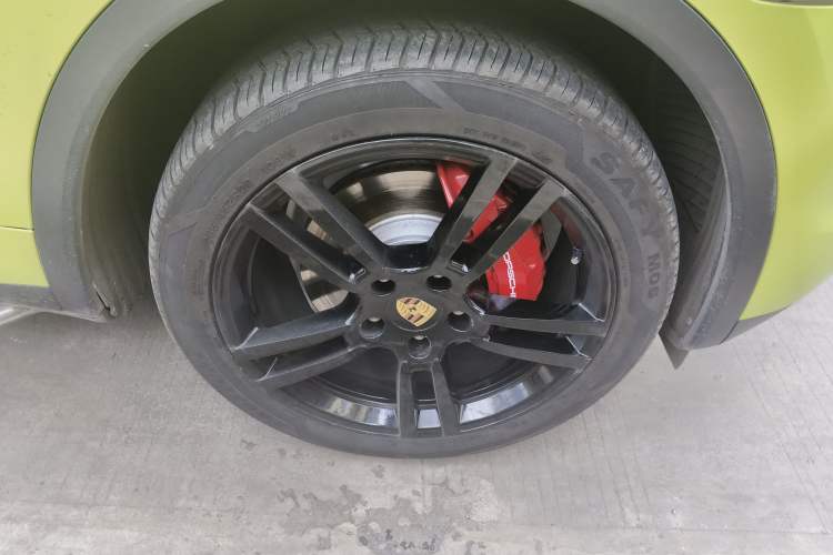 Used Porsche Cayenne 2011 Cayenne 3.0T Right Front Wheel Hub