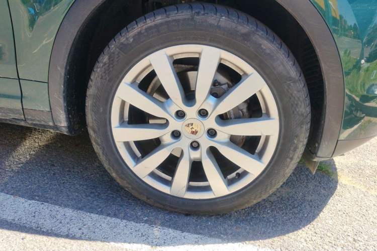Used Porsche Cayenne 2011 Cayenne 3.0T Right Front Wheel Hub