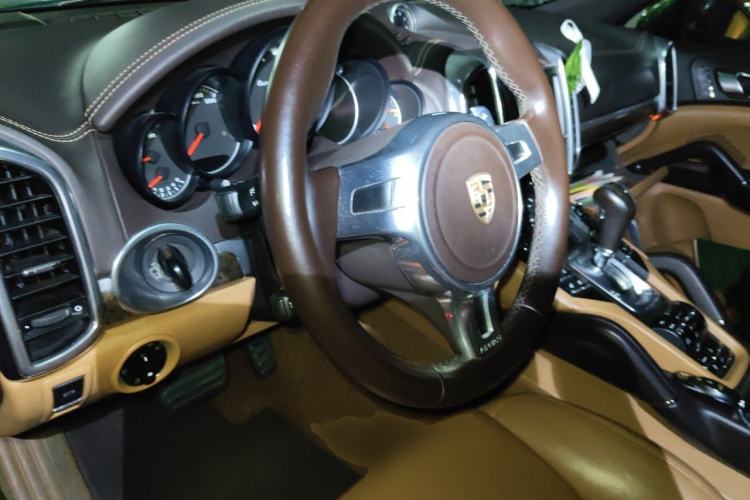 Used Porsche Cayenne 2011 Cayenne Turbo 4.8T Steering Wheel