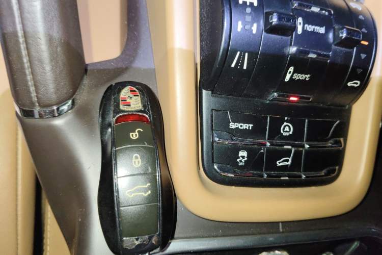 Used Porsche Cayenne 2011 Cayenne Turbo 4.8T Vehicle Key