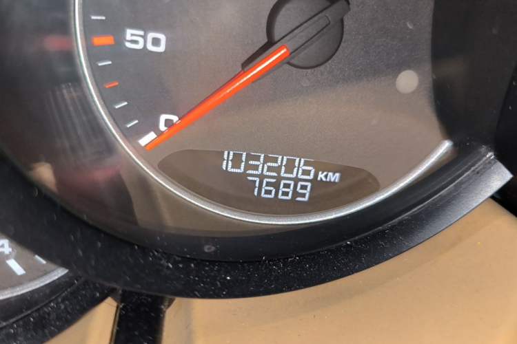 Used Porsche Cayenne 2011 Cayenne 3.0T Odometer Close Up