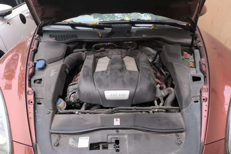 Used Porsche Cayenne 2011 Cayenne 3.0T Engine Bay