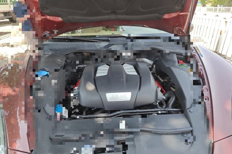 Used Porsche Cayenne 2011 Cayenne 3.0T Engine Bay
