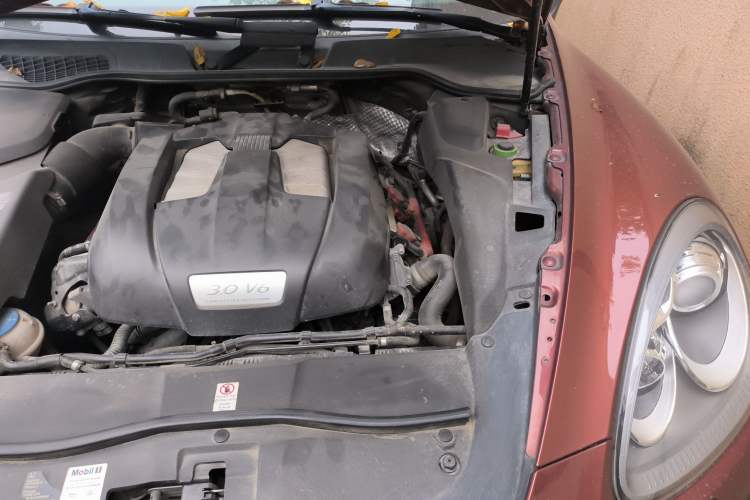 Used Porsche Cayenne 2011 Cayenne 3.0T Engine Bay Left