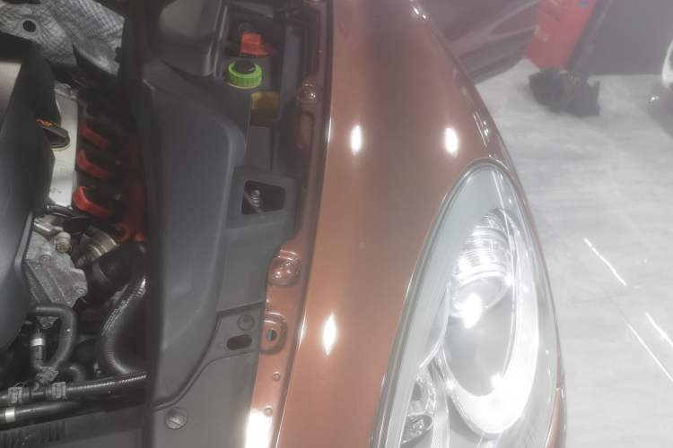 Used Porsche Cayenne 2011 Cayenne 3.0T Engine Bay Left