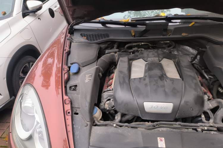 Used Porsche Cayenne 2011 Cayenne 3.0T Engine Bay Right