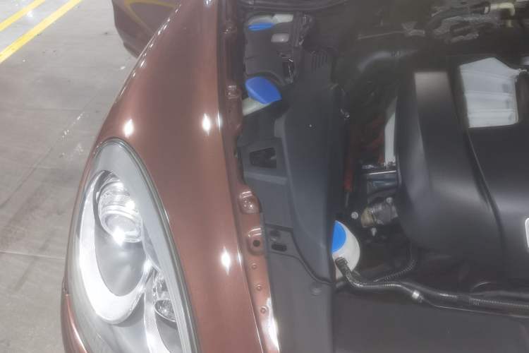 Used Porsche Cayenne 2011 Cayenne 3.0T Engine Bay Right