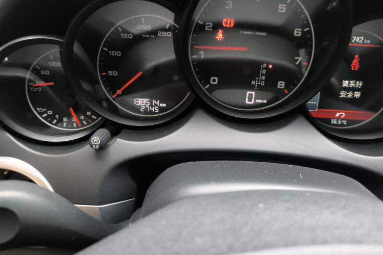 Used Porsche Cayenne 2011 Cayenne 3.0T Odometer Close Up