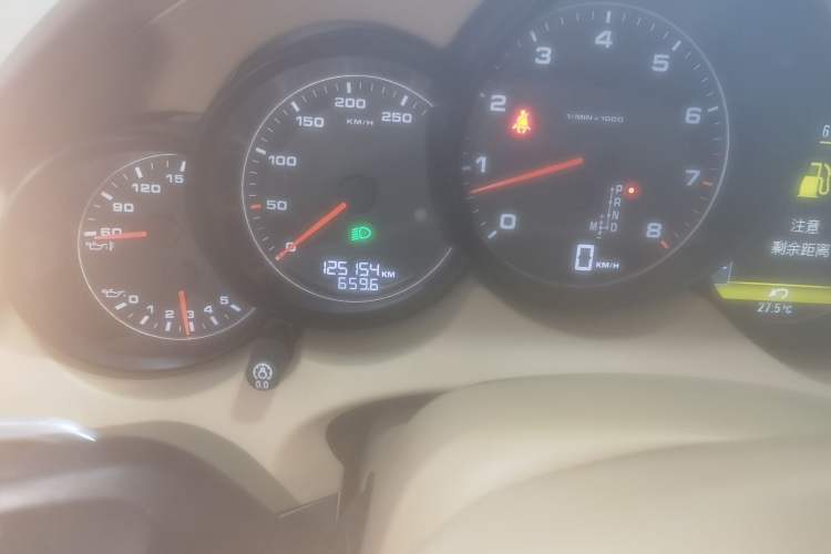 Used Porsche Cayenne 2011 Cayenne 3.0T Odometer Close Up