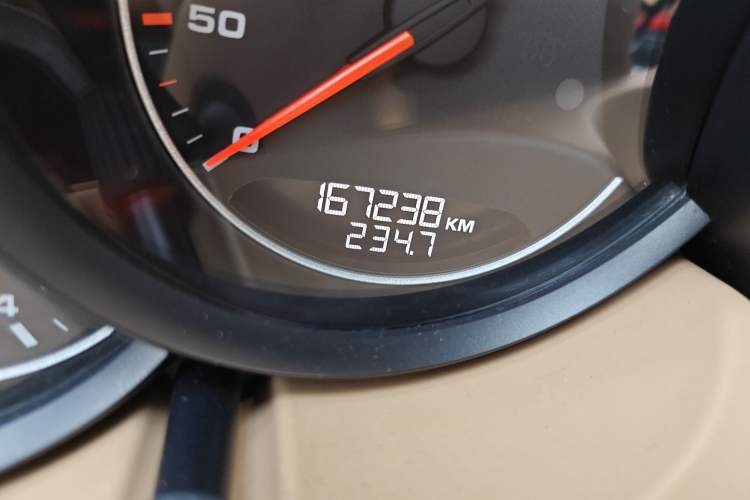 Used Porsche Cayenne 2011 Cayenne 3.0T Odometer Close Up